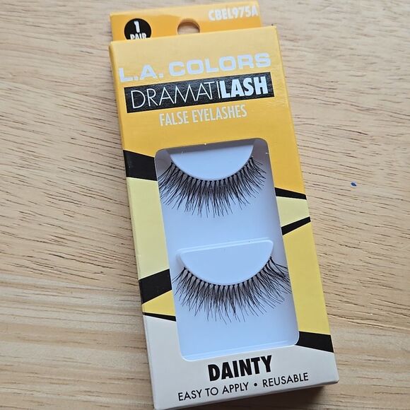 L.A. Colors DramatiLash Dainty False Eyelashes Beauty Women Makeup Pair Eye Lash - Picture 3 of 15